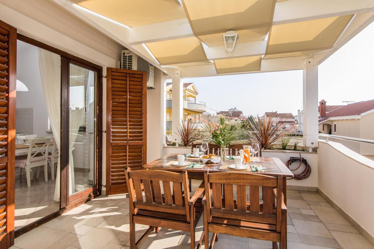 Apartments "Villa Antisin" With Heated Pool Zara Esterno foto