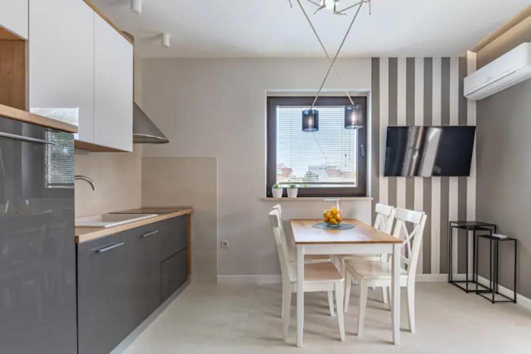 Apartments "Villa Antisin" With Heated Pool Zara Esterno foto