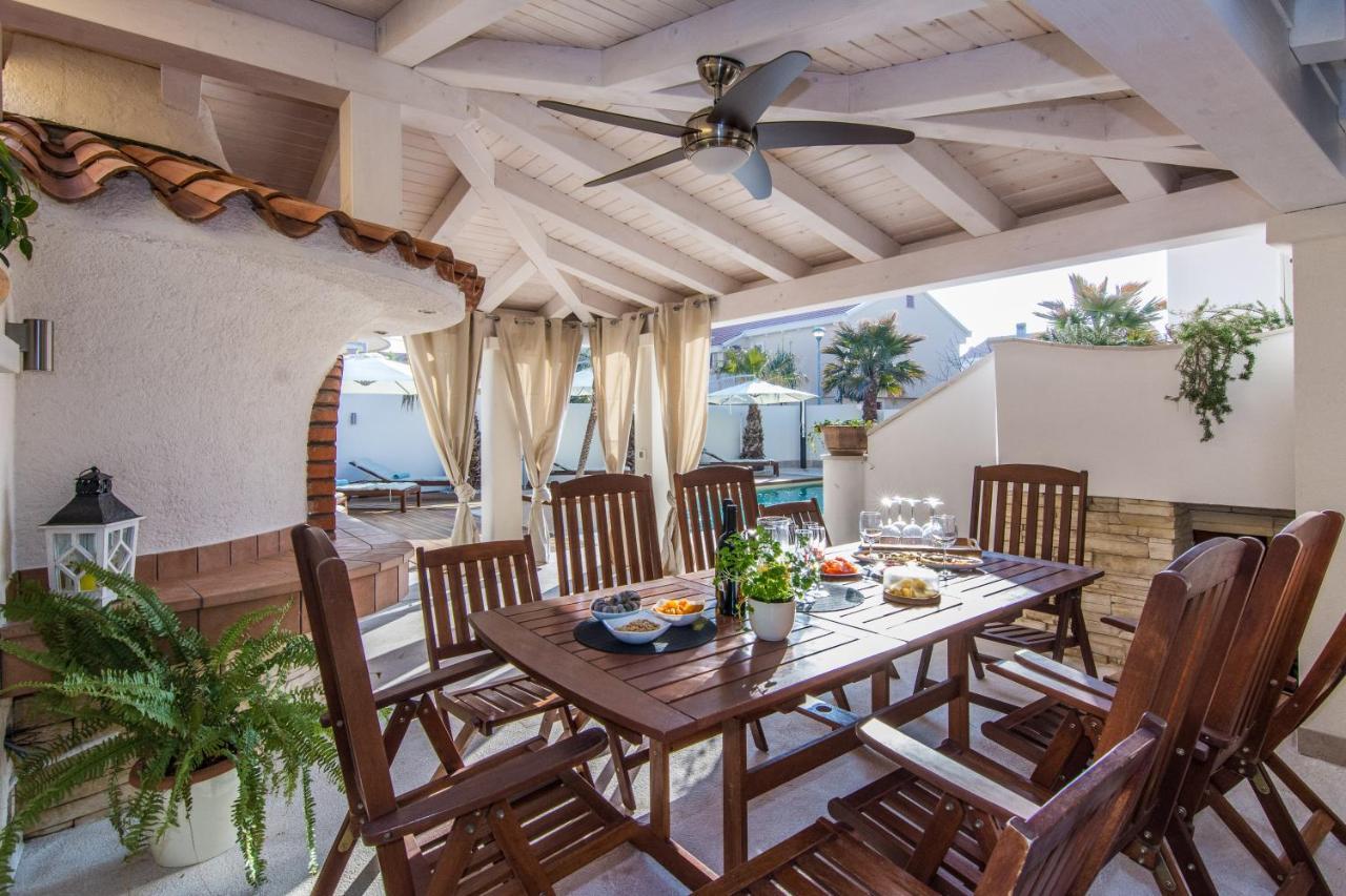 Apartments "Villa Antisin" With Heated Pool Zara Esterno foto