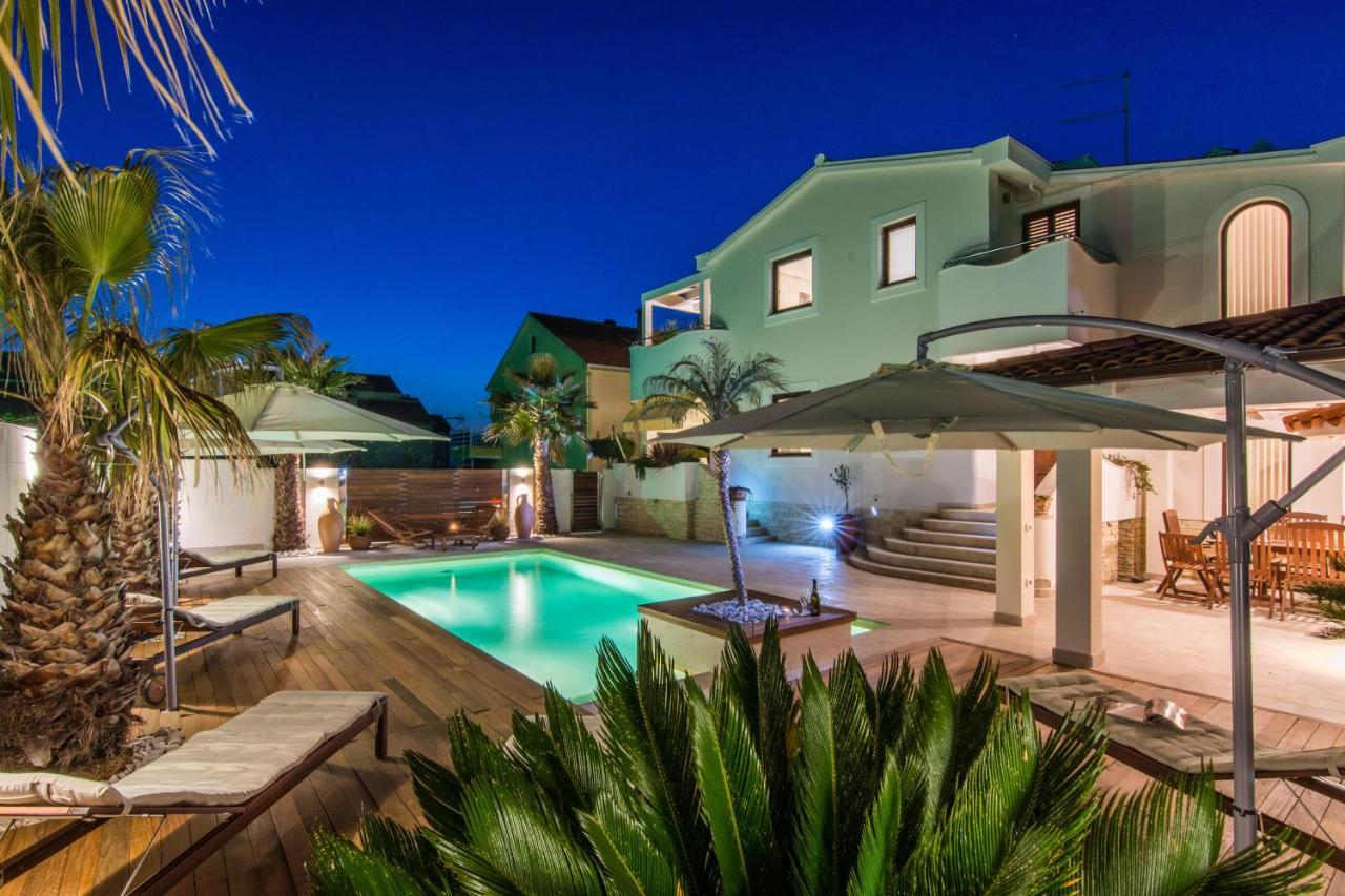 Apartments "Villa Antisin" With Heated Pool Zara Esterno foto