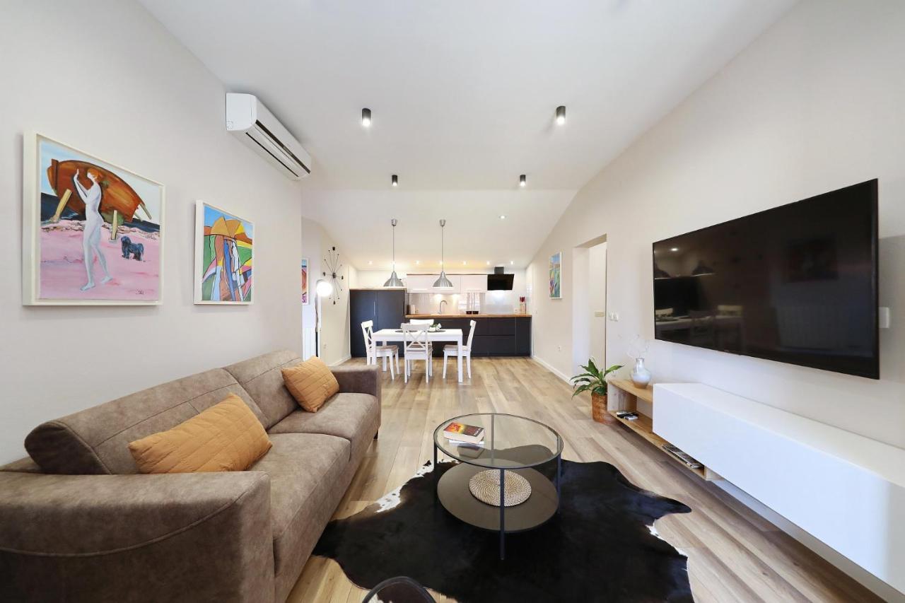 Apartments "Villa Antisin" With Heated Pool Zara Esterno foto