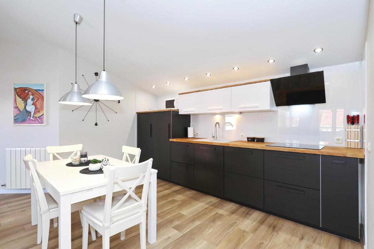 Apartments "Villa Antisin" With Heated Pool Zara Esterno foto