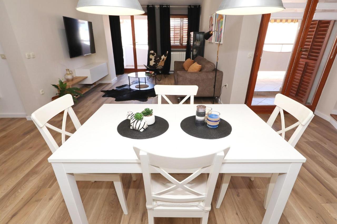 Apartments "Villa Antisin" With Heated Pool Zara Esterno foto