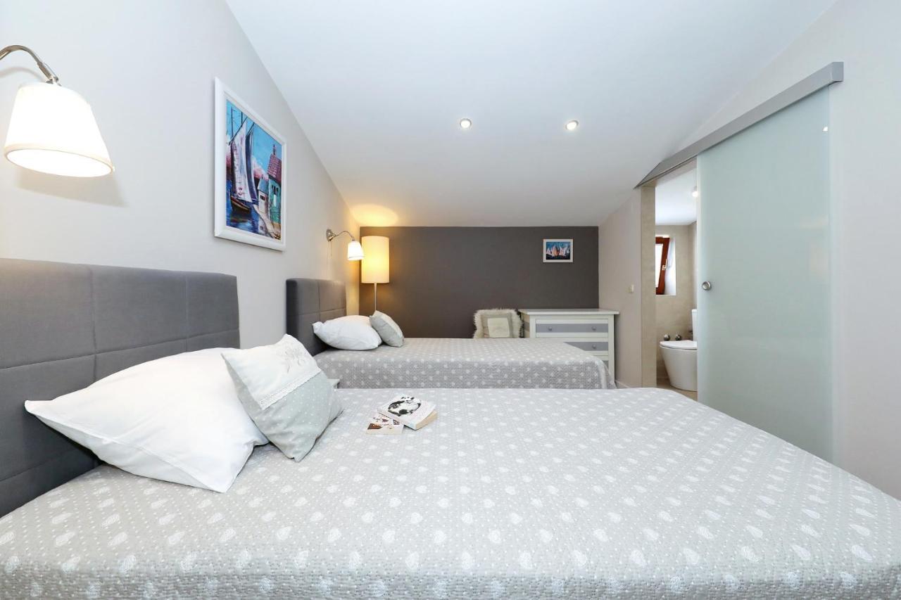 Apartments "Villa Antisin" With Heated Pool Zara Esterno foto
