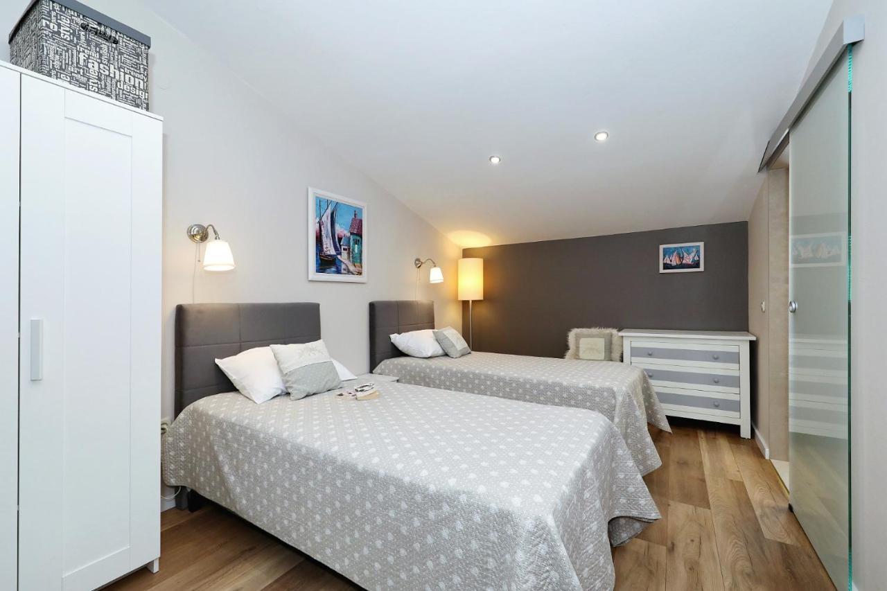 Apartments "Villa Antisin" With Heated Pool Zara Esterno foto