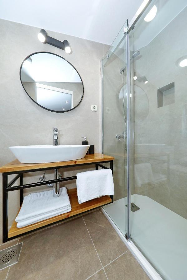 Apartments "Villa Antisin" With Heated Pool Zara Esterno foto