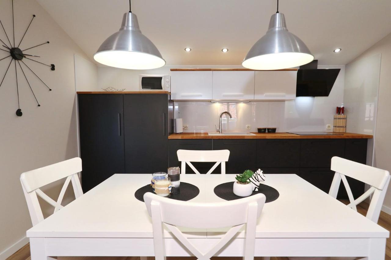 Apartments "Villa Antisin" With Heated Pool Zara Esterno foto