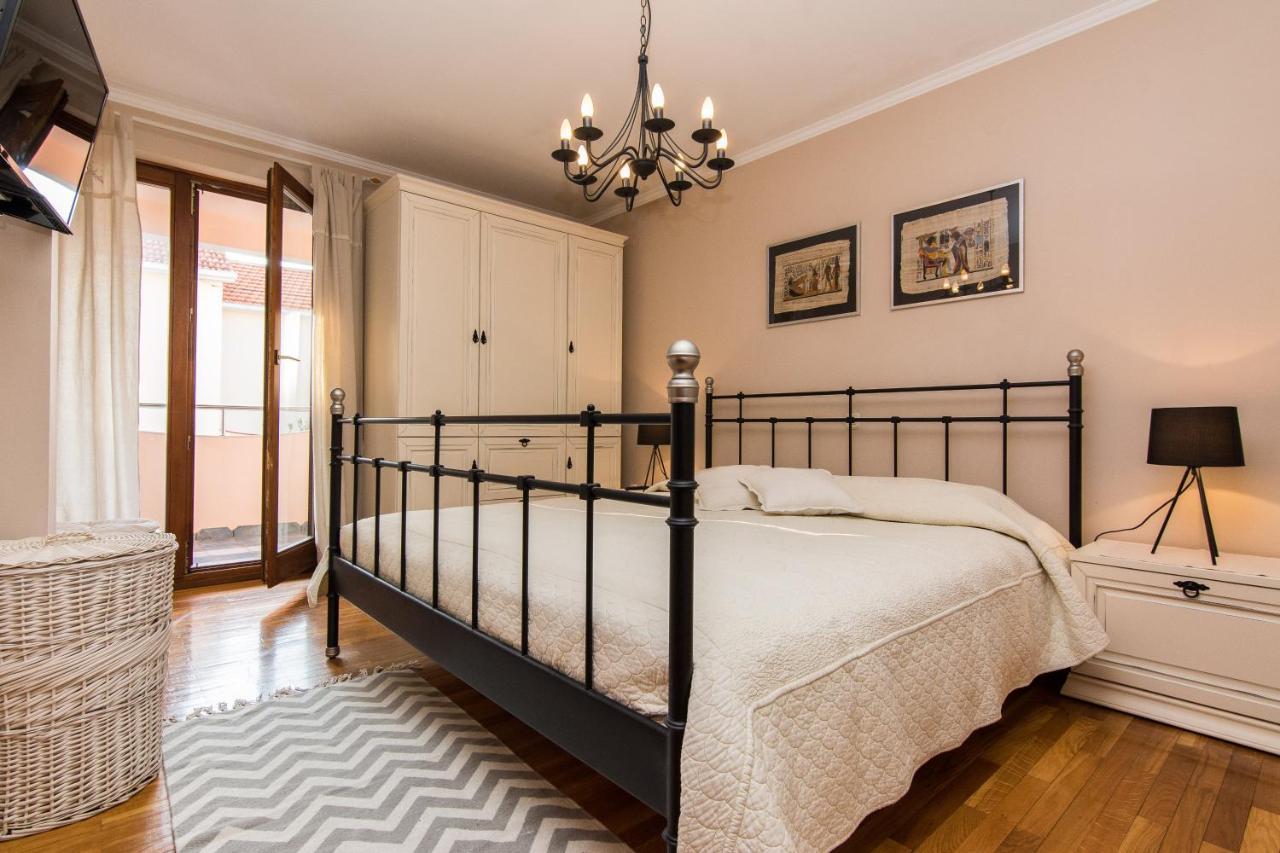Apartments "Villa Antisin" With Heated Pool Zara Esterno foto