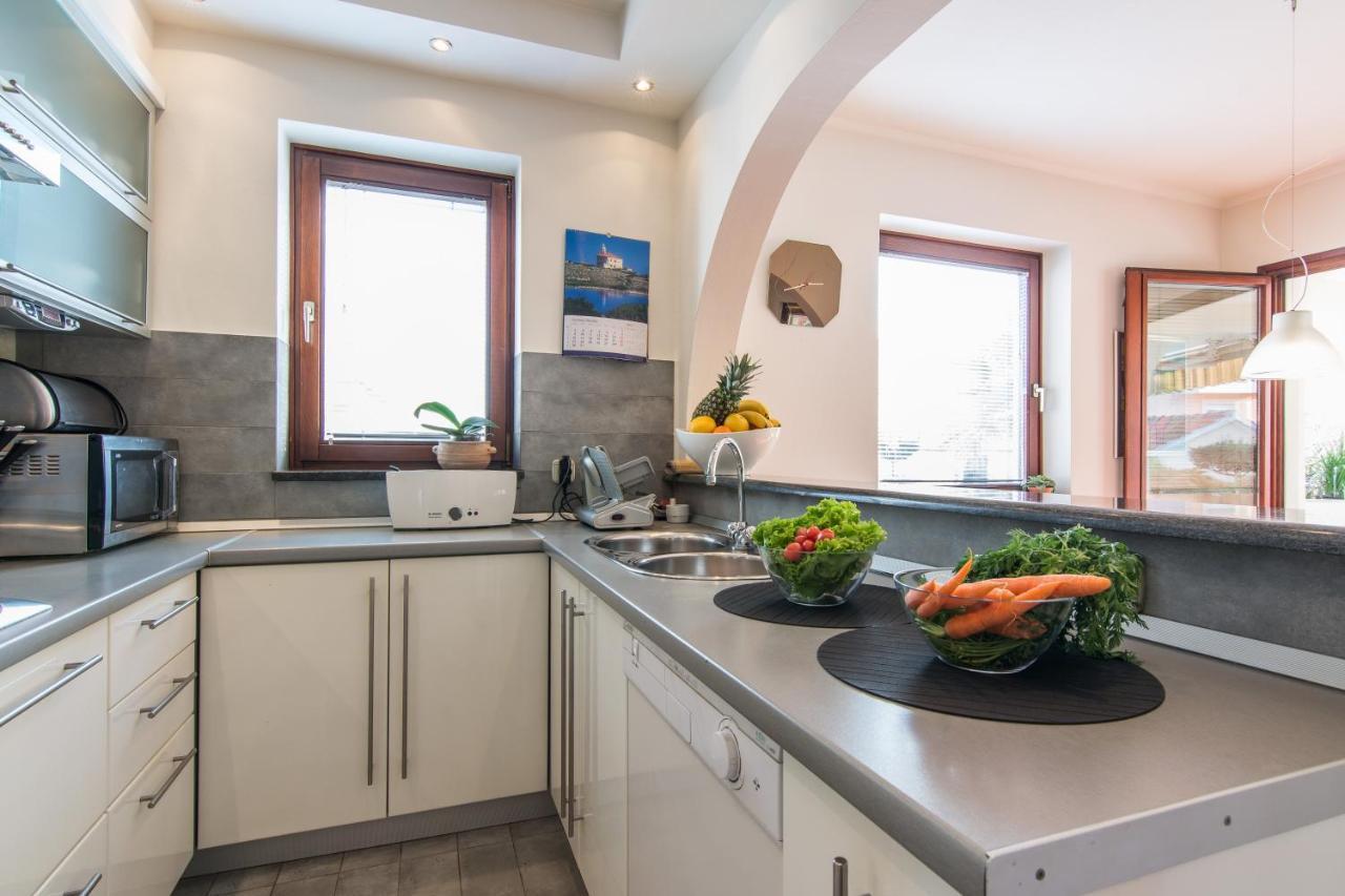 Apartments "Villa Antisin" With Heated Pool Zara Esterno foto